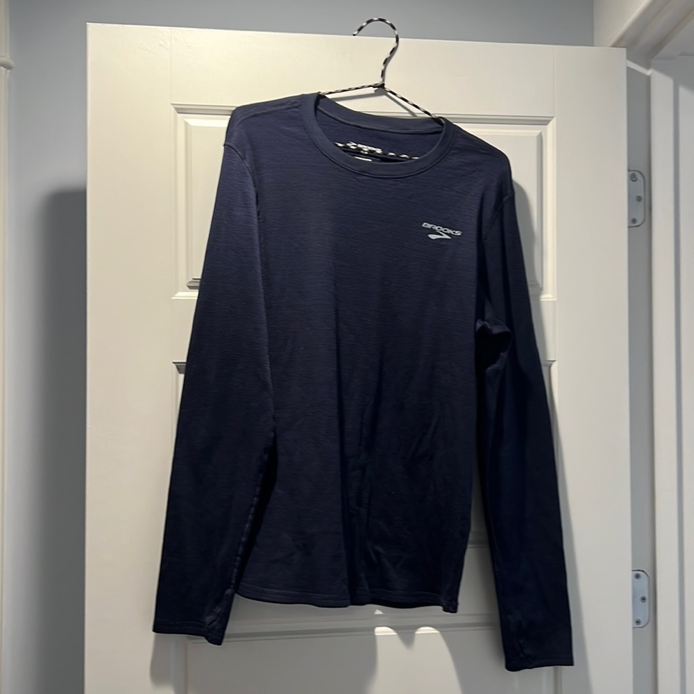 Brooks medium long sleeve shirt/performance . Brooks equilibrium technology
